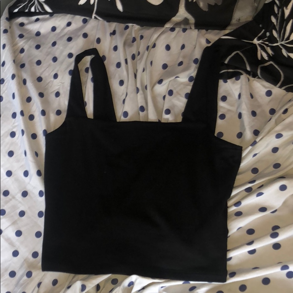 Cropped black tank top